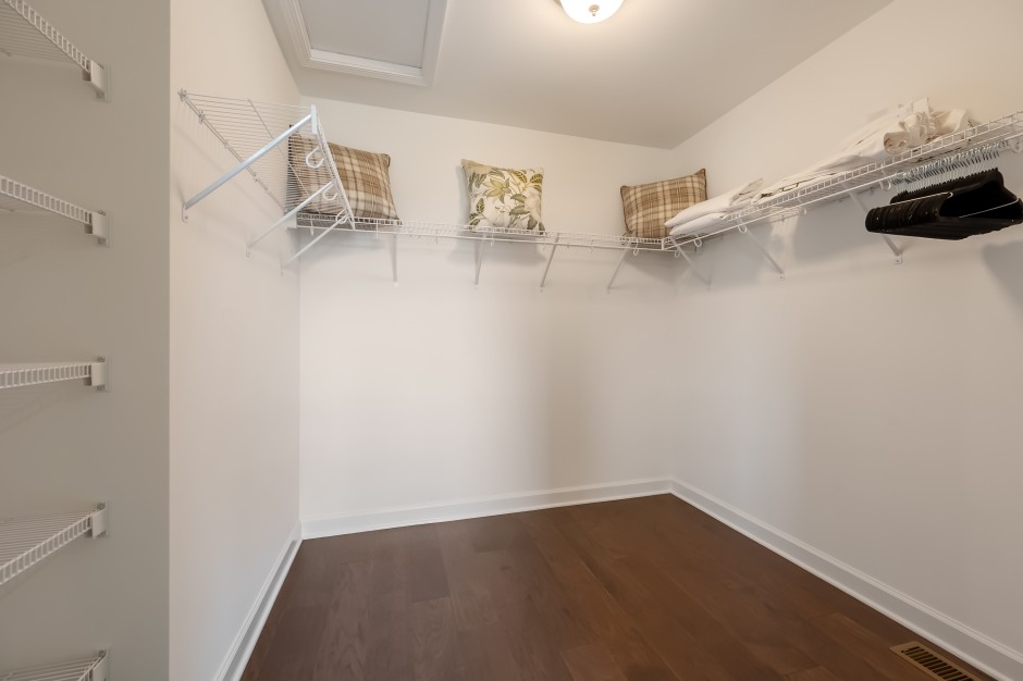 Walk In Closet image